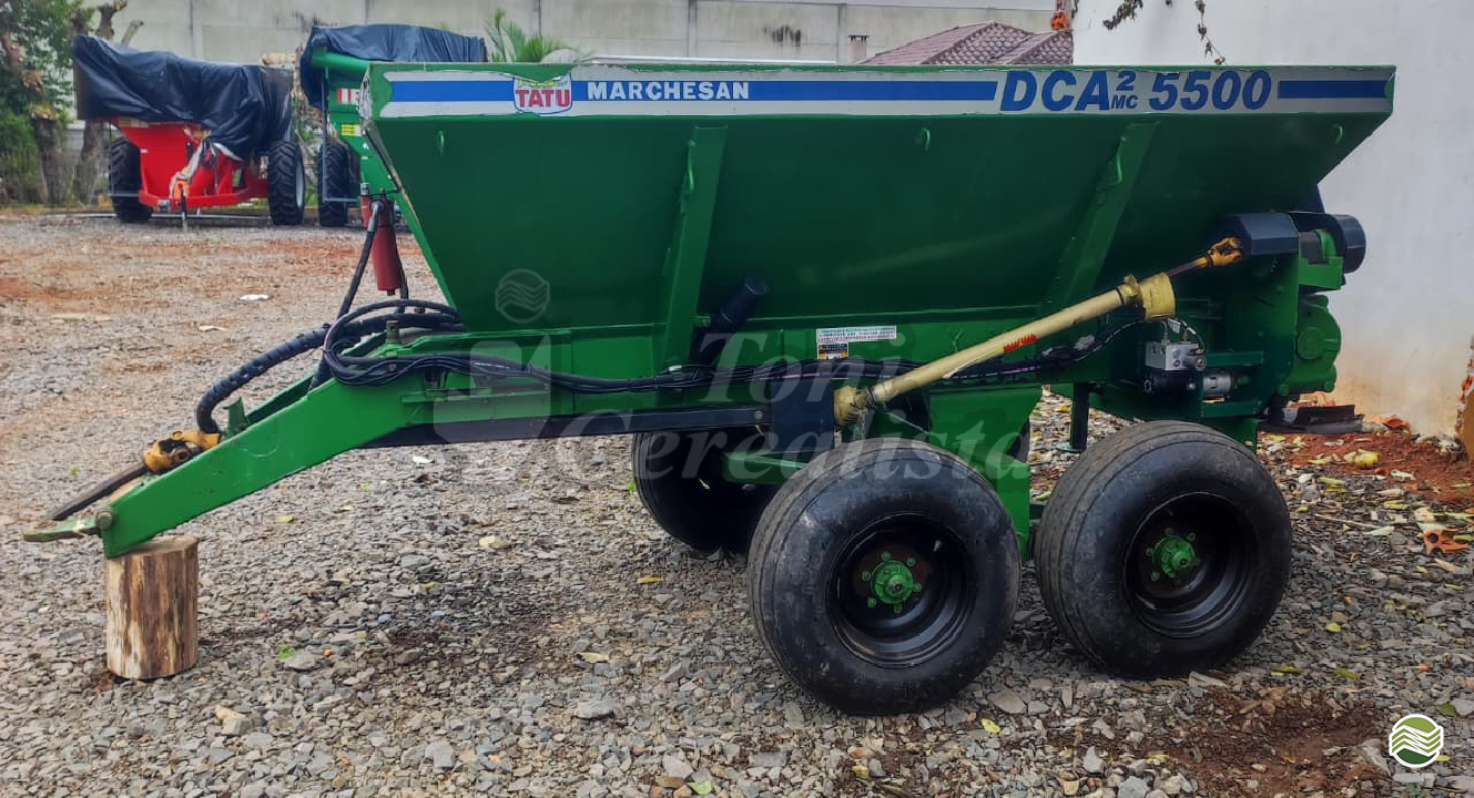IMPLEMENTOS AGRICOLAS DISTRIBUIDOR CALCÁRIO 5500 Kg Toni Cerealista - Landini IRINEOPOLIS SANTA CATARINA SC